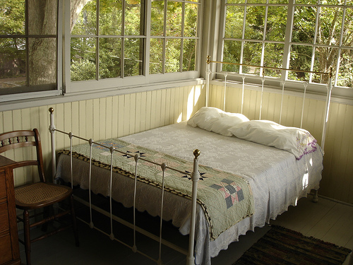 sleeping-porch-bed-design-ideas